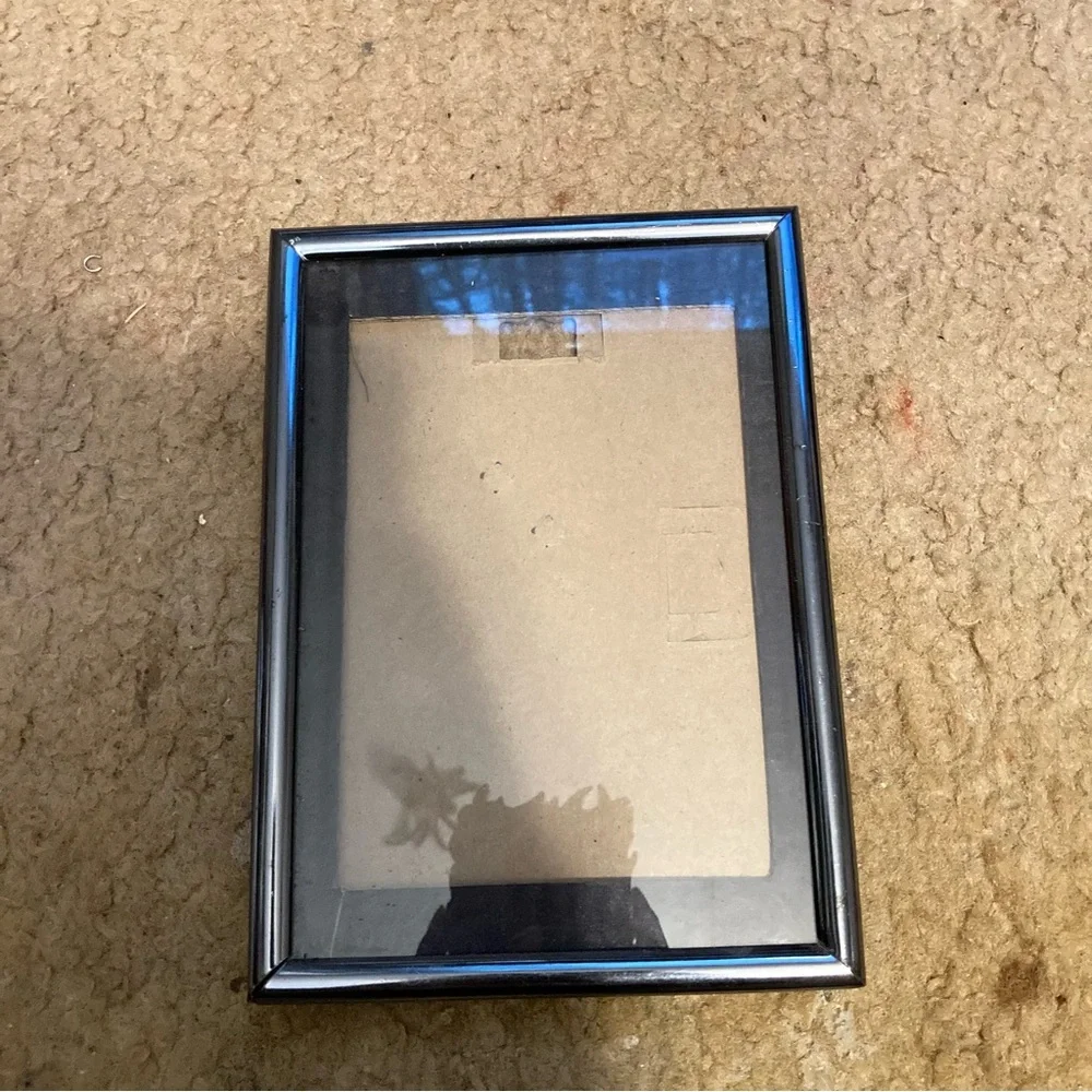 Simple Silver Photo Frame - Sleek Rectangle - Picture 1 of 2